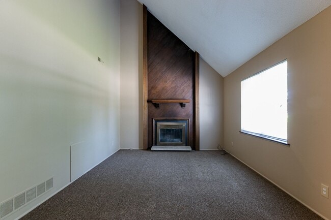 Building Photo - Blending Relaxation & Sophistication Creat...