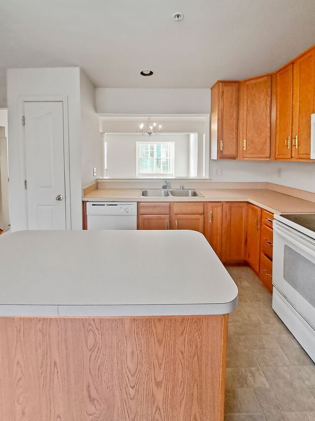 Building Photo - 3074 Esser Pl