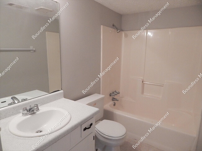 Building Photo - 7153 Woodland Cir