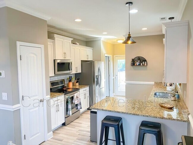 Building Photo - 489 Berry Shoals Rd