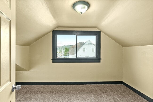 Building Photo - 121 N D St