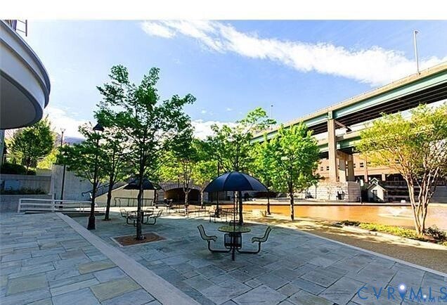 Building Photo - 301 Virginia St