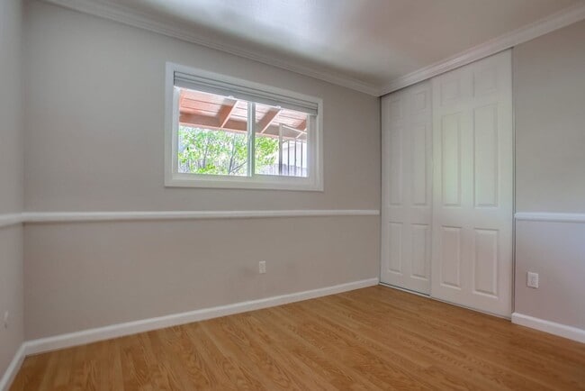 Building Photo - Single Story Duplex with Two Private Residences