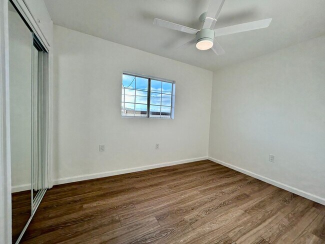 Building Photo - 2 bed 1 Bath with Garage in The Heart of Clairemont!