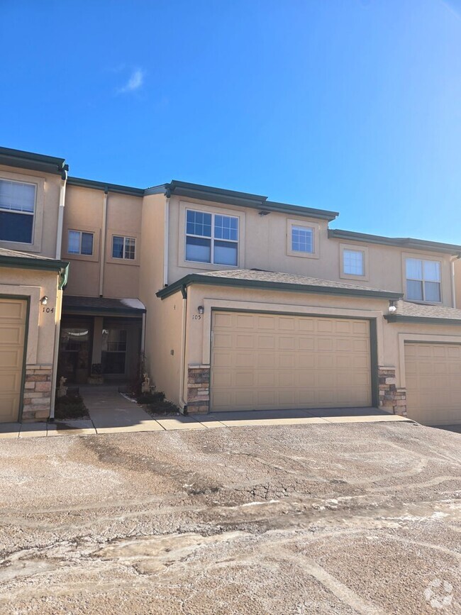 Building Photo - 3 Bedroom 2 Story Townhome