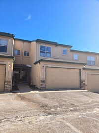 Building Photo - 3 Bedroom 2 Story Townhome