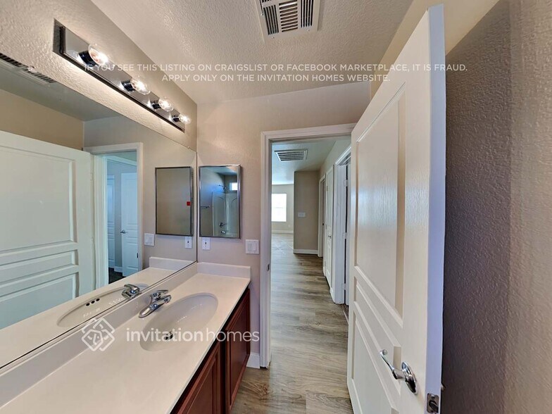 Building Photo - 3704 Dustin Lee St