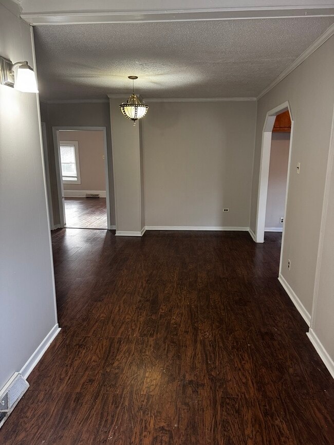 Building Photo - 512 S Zion St