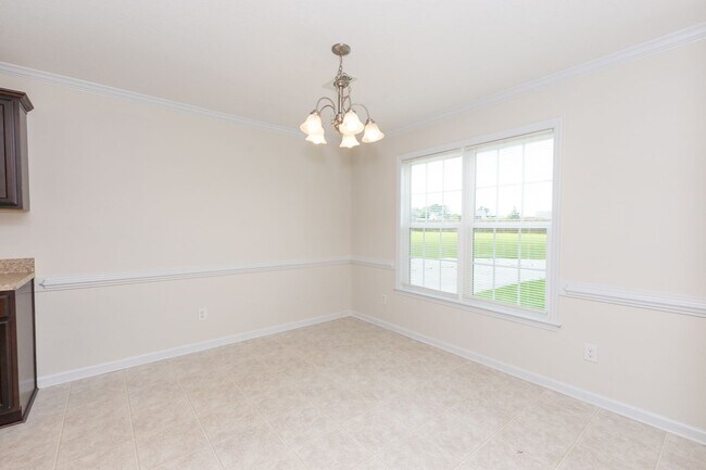 Building Photo - 3 Bedrooms and a bonus room in Richlands (Will include lawn service with increased rents)