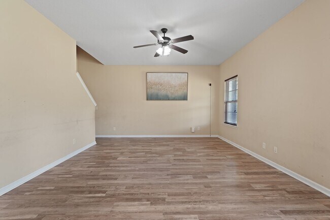 Building Photo - 966 Mustang Ln NE