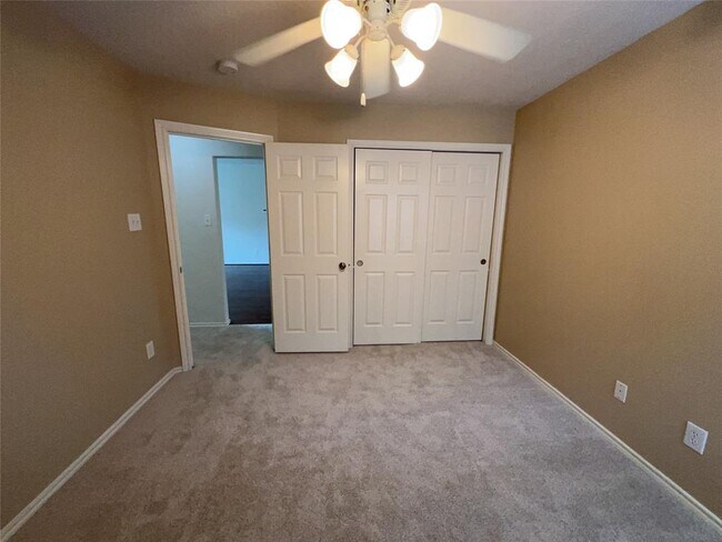 Building Photo - 2430 Floral Ridge Dr
