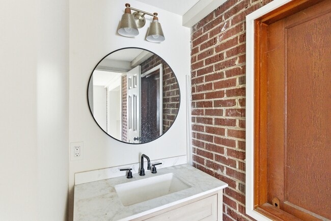 Building Photo - 3227 Avondale Ave