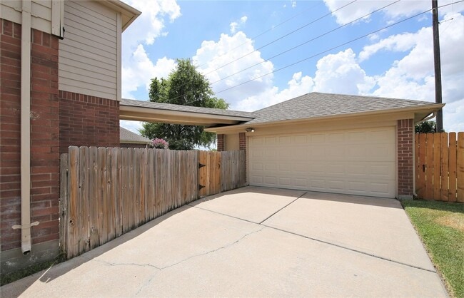 Building Photo - 10419 Pearl Dr