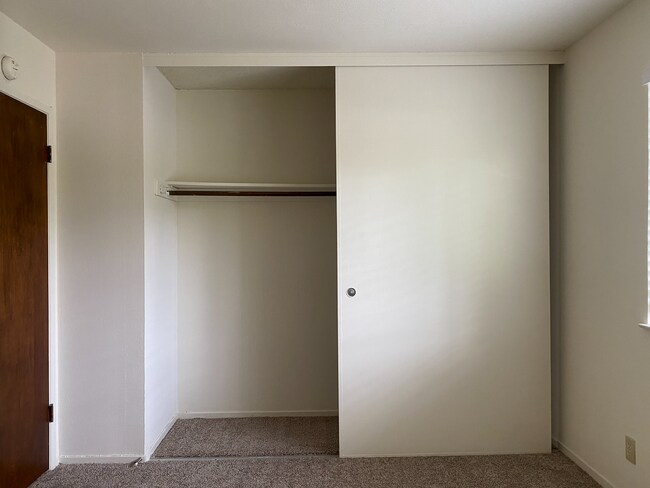 Building Photo - HUGE Charming 2BR/1BA Flat! Downtown! Laundry On-Site! Parking! -PROGRESSIVE