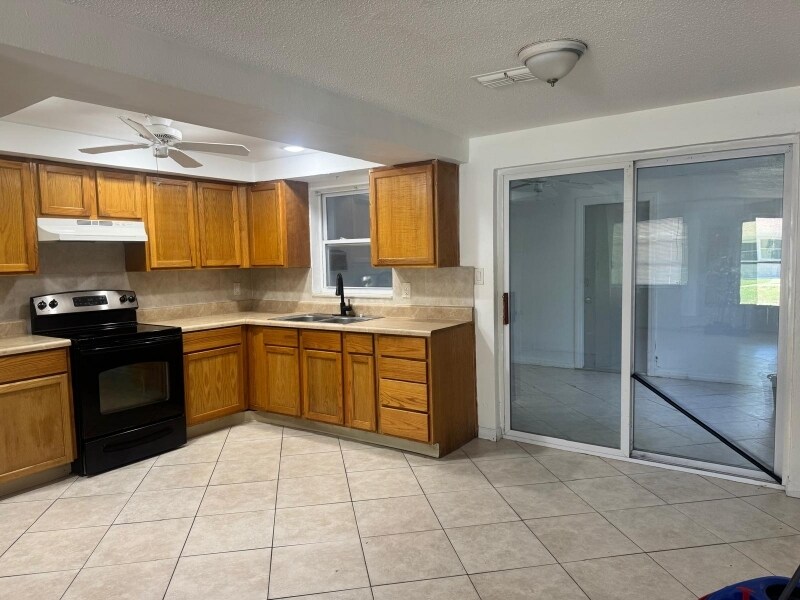 Building Photo - 7226 San Salvadore Dr