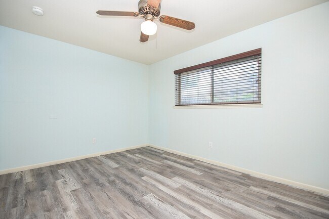 Building Photo - 11915 N Hanworth Dr