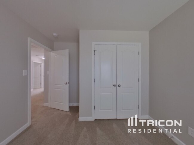 Building Photo - 506 Glencroft Dr