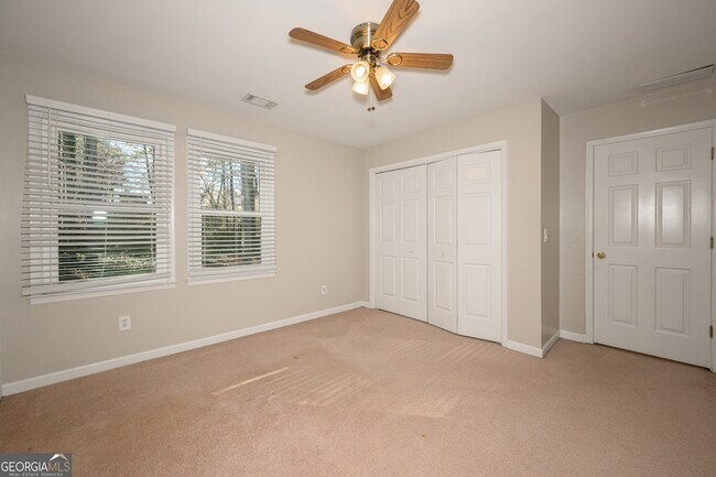 Building Photo - 151 Lakeside Dr NW