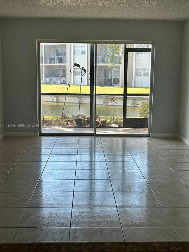 Building Photo - 8010 N Colony Cir