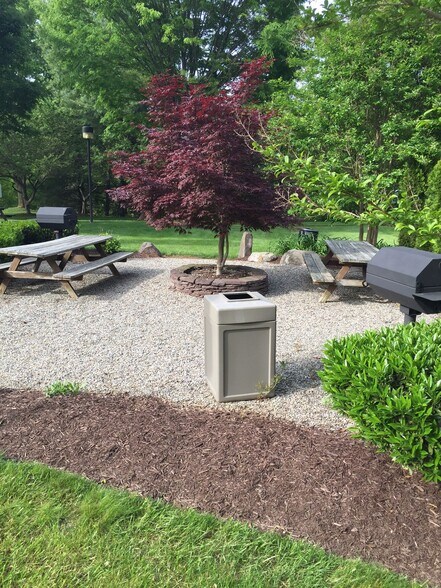 BBQ - 605 Admiral Dr