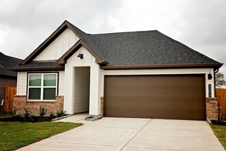 Building Photo - 5034 Pine Haven Lane