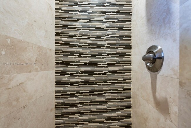 Building Photo - 1107 NE 118th St