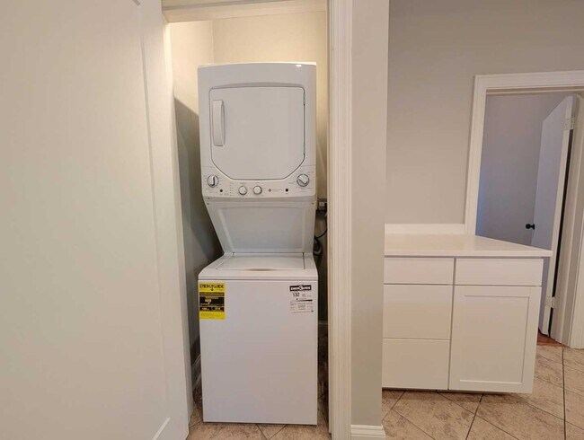 Building Photo - 1825 N Kedzie Ave