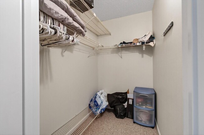 Building Photo - 3038 Hythe A