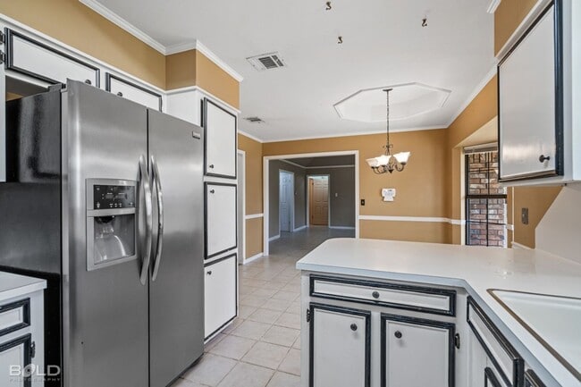 Building Photo - 501 Southwood Dr