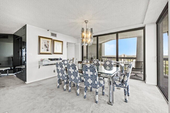 Building Photo - 1900 Consulate Pl