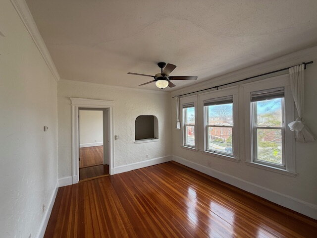 Building Photo - Available NOW! Spacious & Modern 2 Bedroom unit ready for move in!