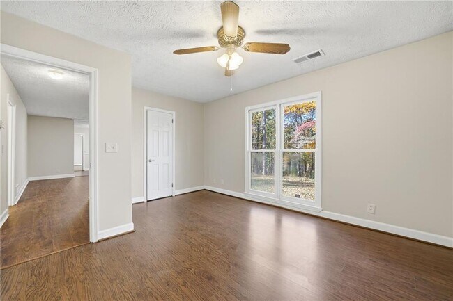 Building Photo - 3890 Steve Tate Hwy