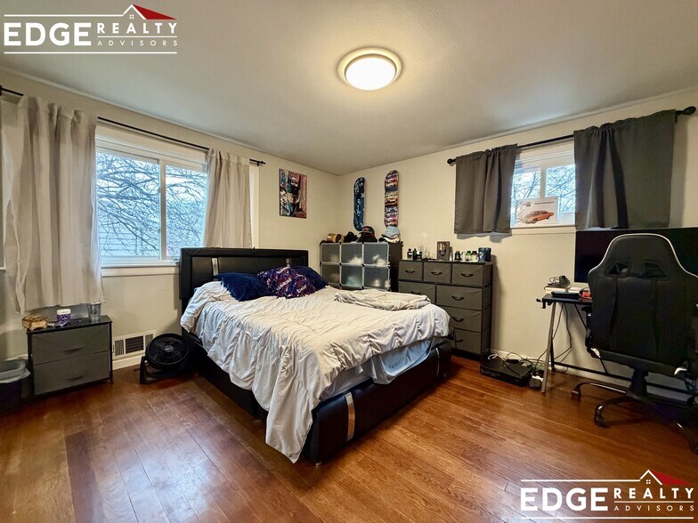 Building Photo - 191 Kenrick St