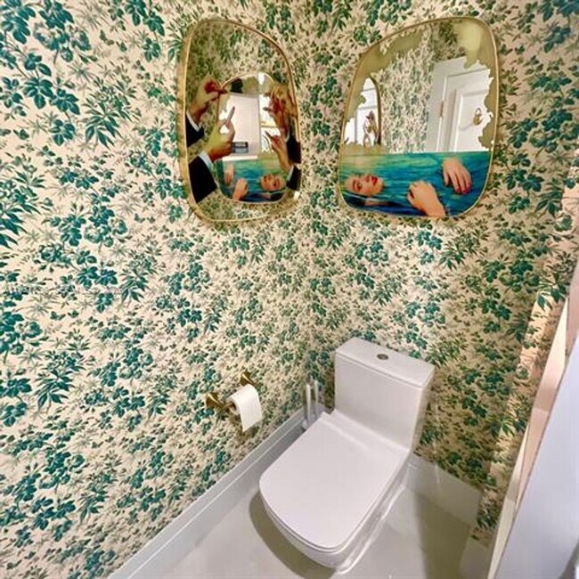 Building Photo - 888 Brickell Key Dr