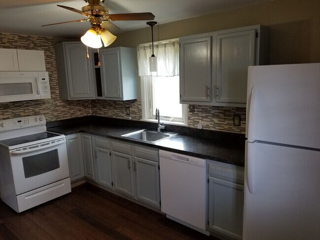 Building Photo - House East of Waynesboro