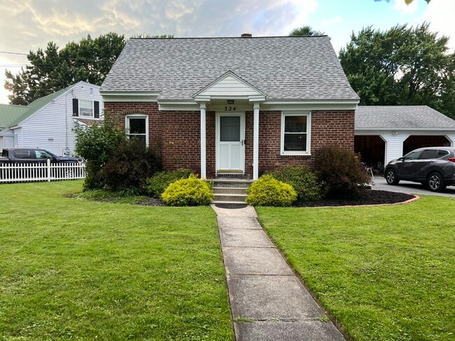 Building Photo - 324 Butterfield Ave