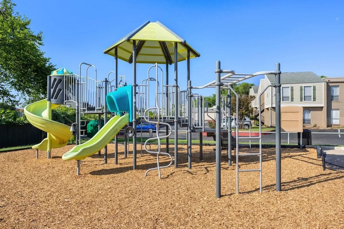 Building Photo - 7581 Chevy Chase Dr