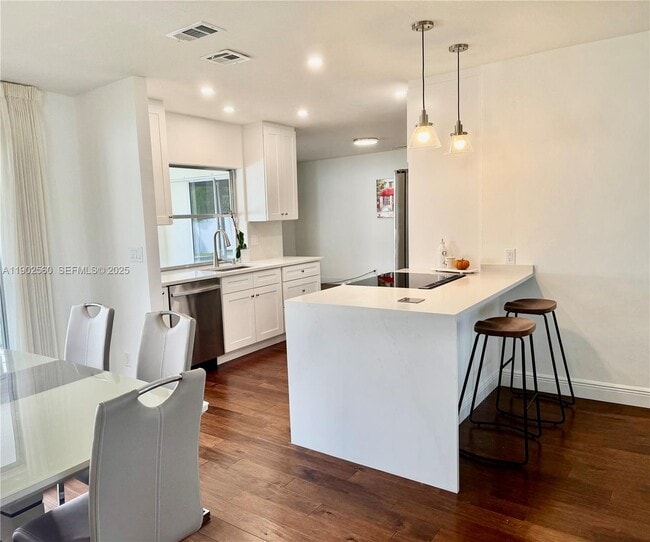 Building Photo - 8 Tam O Shanter Ln