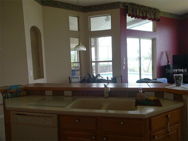 Building Photo - 7205 Colonial Lake Dr