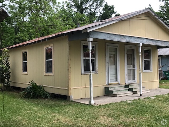 Building Photo - 110 oak st