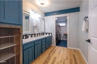 Building Photo - 432 N Yodel Ln