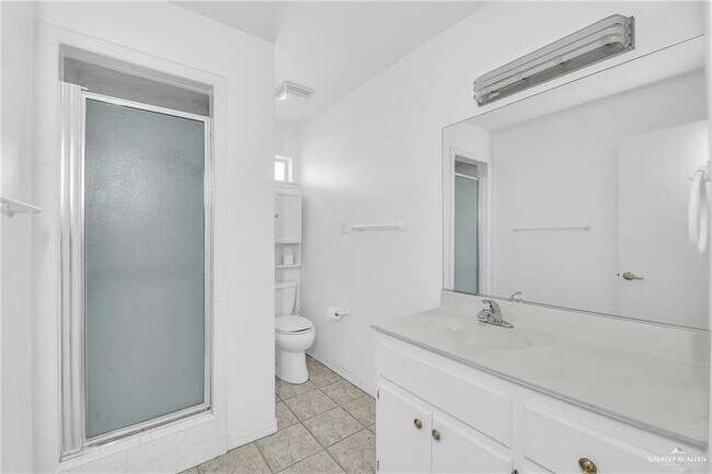 Building Photo - 20 Meadow Way Dr