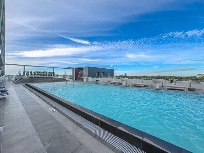 Building Photo - 2000 Metropica Wy
