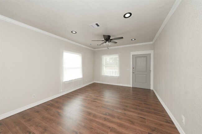 Building Photo - 9305 Kentshire Dr