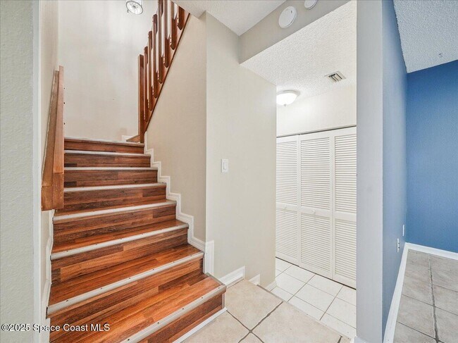 Building Photo - 1931 Dipol Courtway