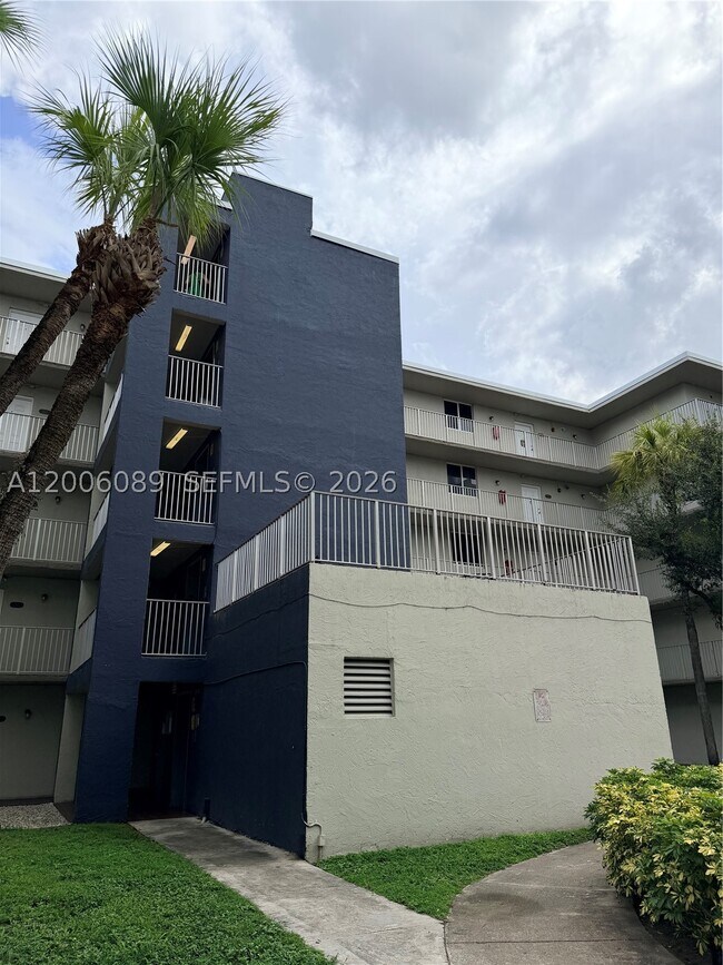 Building Photo - 10090 NW 80th Ct