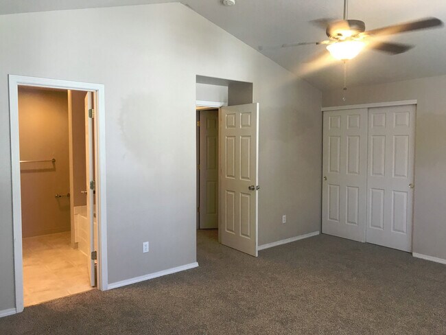 Building Photo - COMING SOON- Spacious Townhouse in Great C...