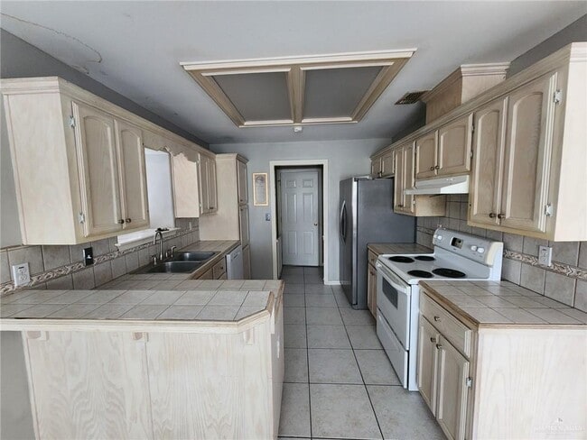 Building Photo - 18 Kerria Ave