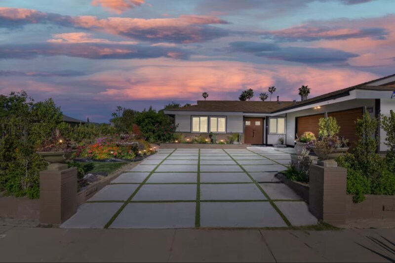 Building Photo - 6099 Scripps St