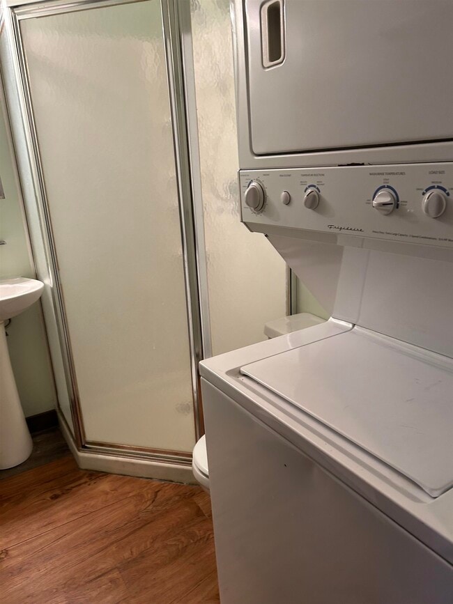 Building Photo - 213 Spotswood Ln